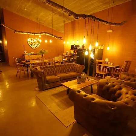 Niditas And Horses Hotel