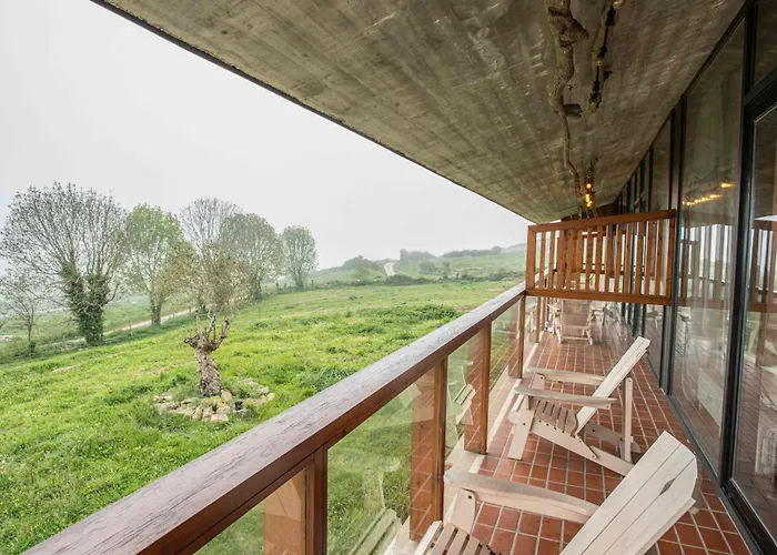 Отель Niditas & Horses