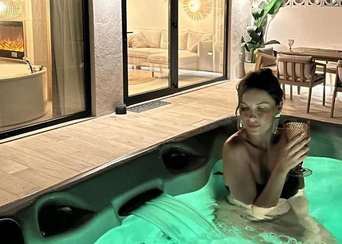 Отель Niditas & Horses *