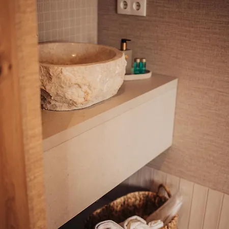 Niditas & Horses מלון